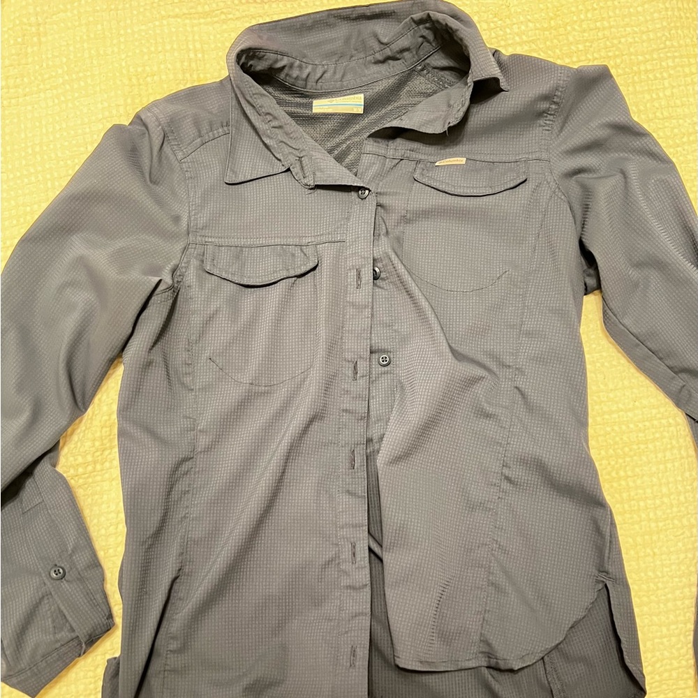 Womens Columbia long sleeve button up in size medium
